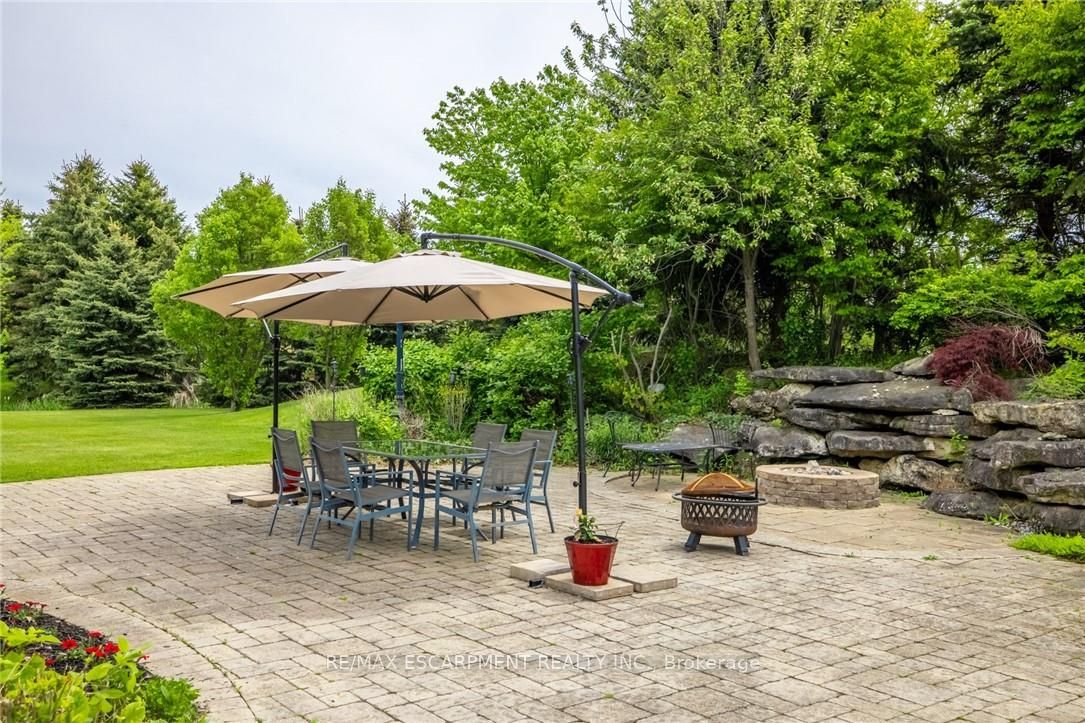 2594 Bluffs Way