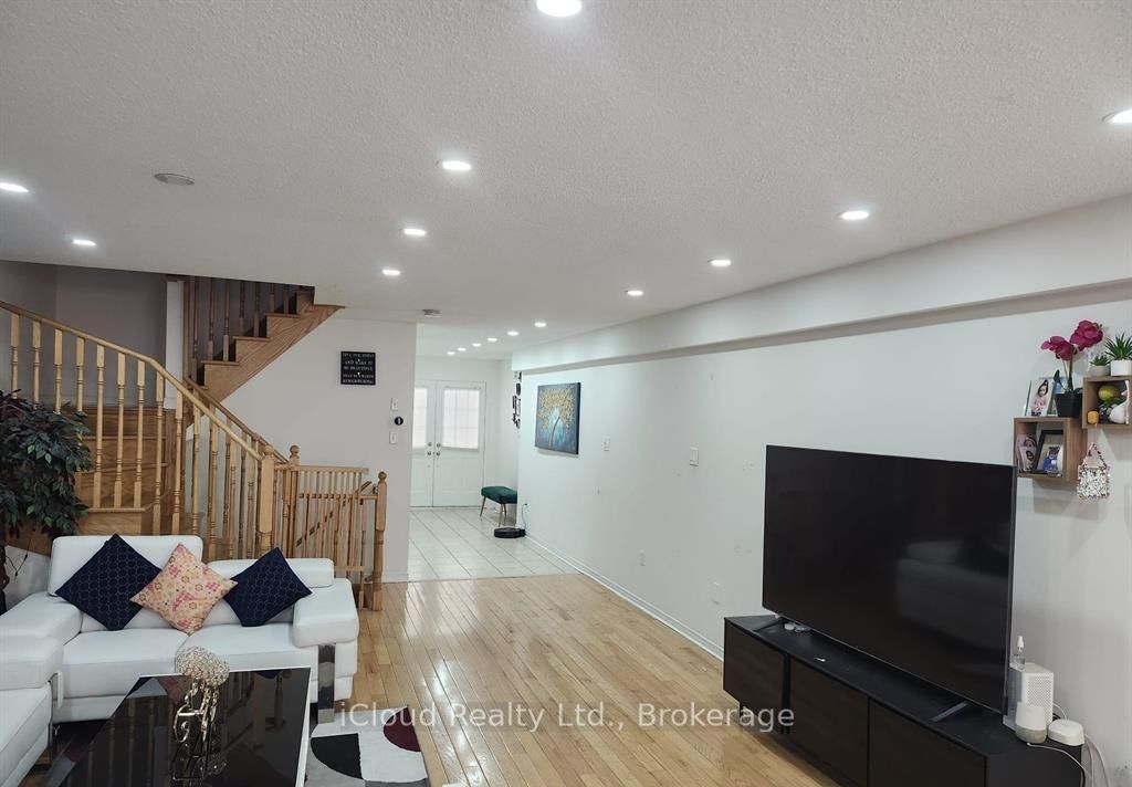 559 Candlestick Circle