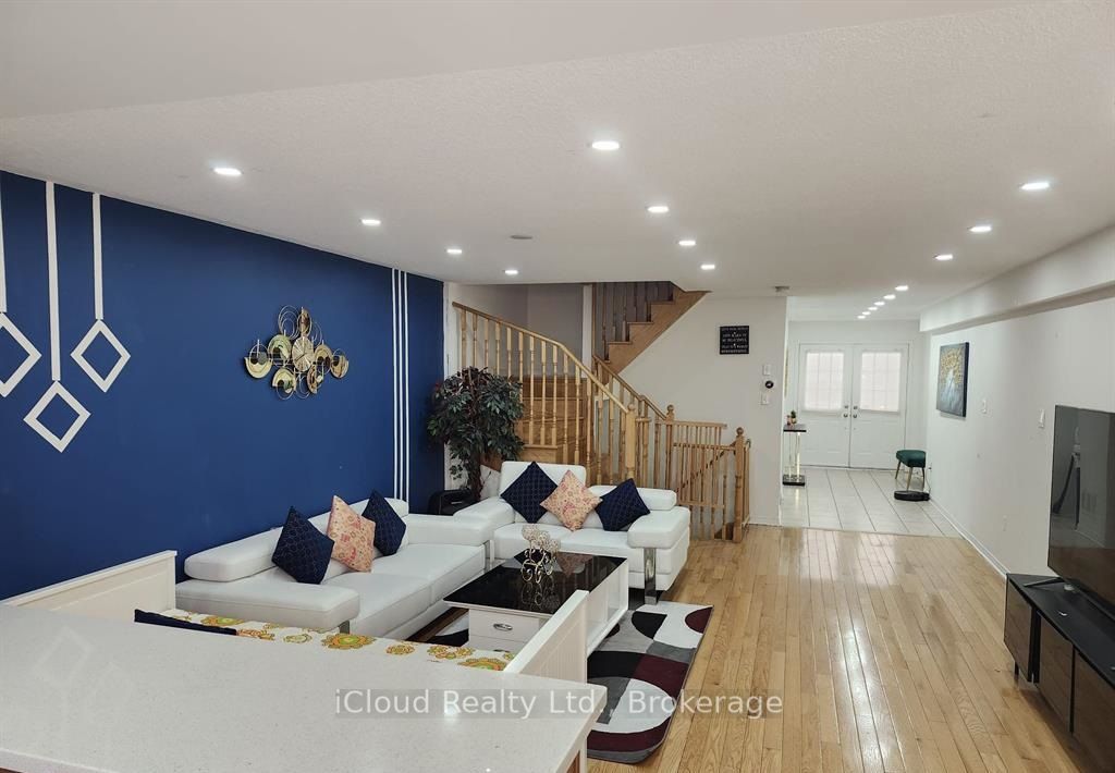 559 Candlestick Circle