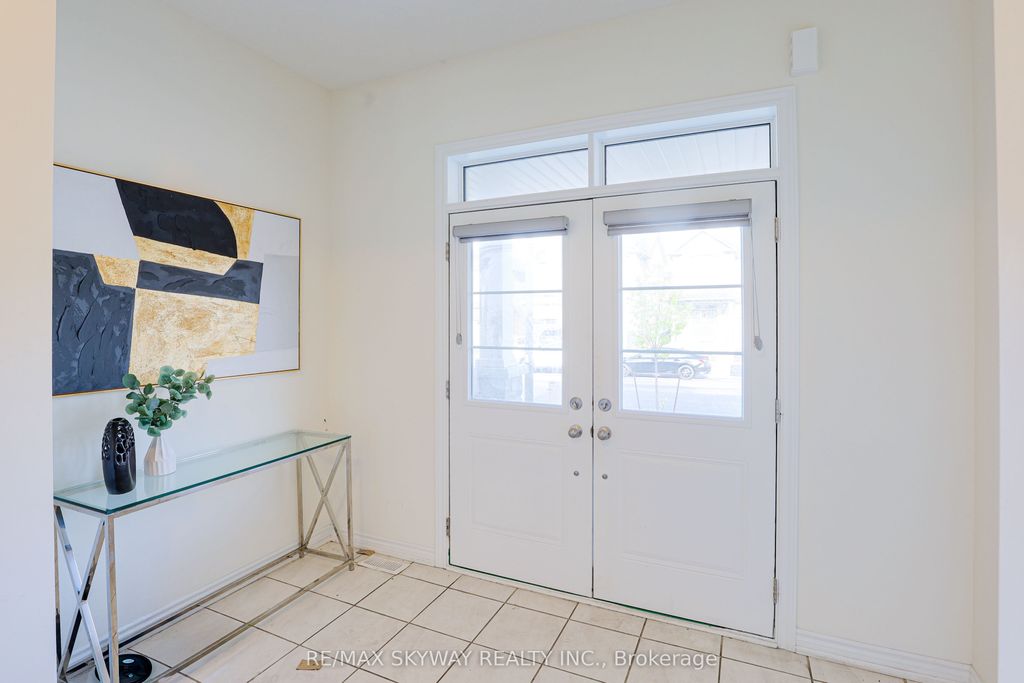 Photo of 379 Valleyway Drive, Brampton, ON L6X 5S7 (MLS # W12705168)