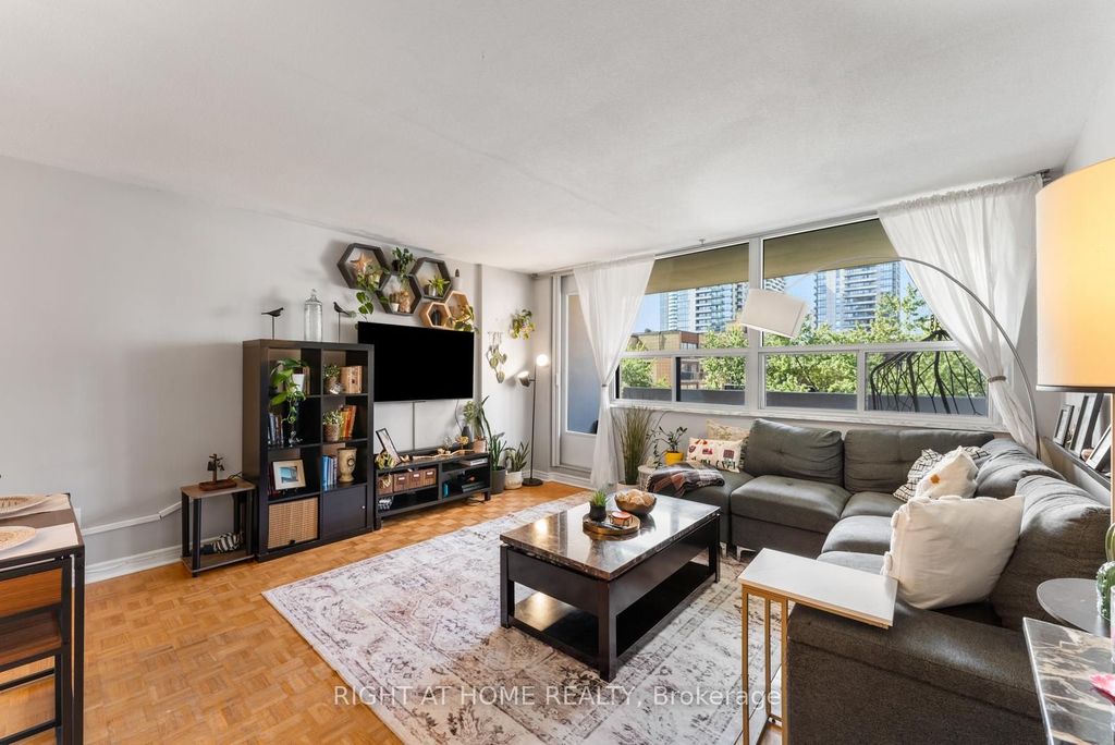 Photo of 40 Homewood Avenue #817, Toronto, ON M4Y 2K2 (MLS # C12407905)
