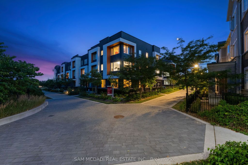Photo of 3006 Creekshore Common N/A #34, Oakville, ON L6M 0Y6 (MLS # W13231486)