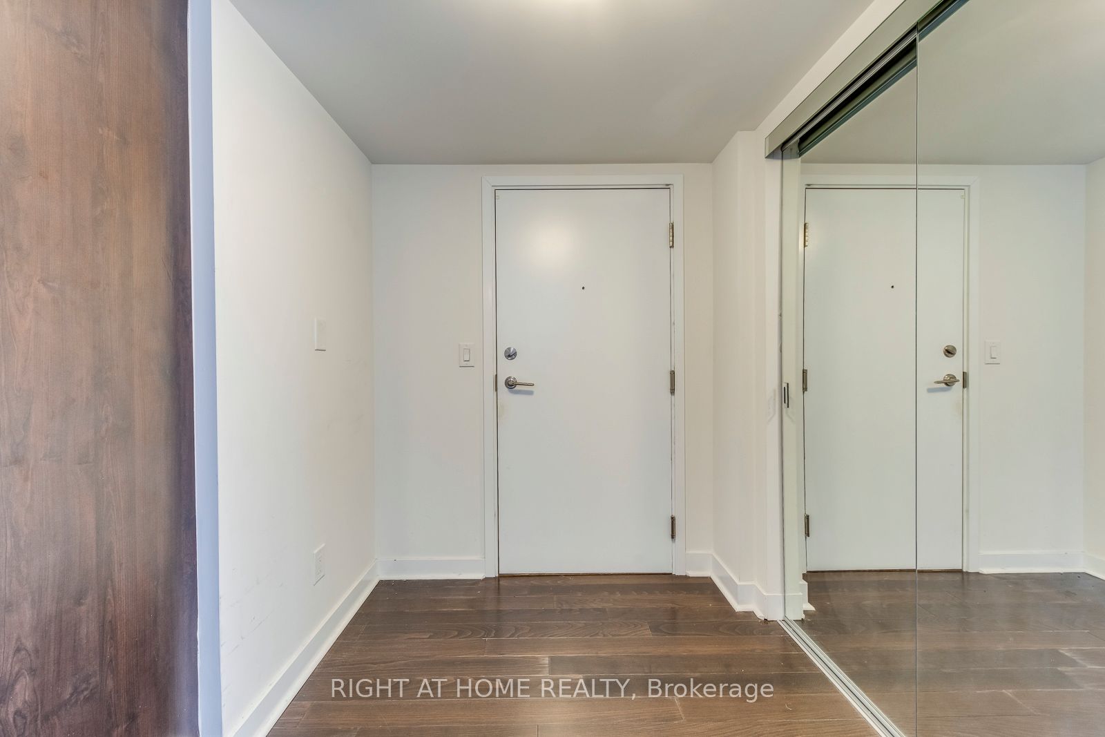 295 Adelaide Street W 1306
