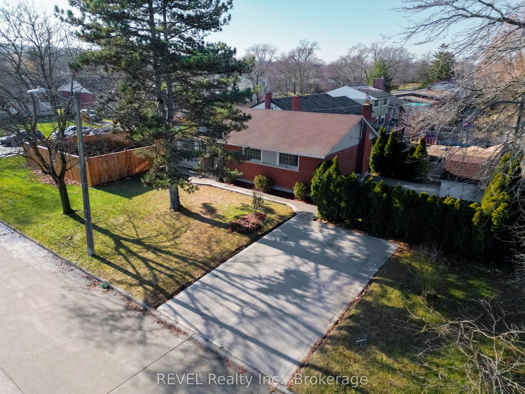 Photo of 26 Cullen Drive, St. Catharines, ON L2T 3H1 (MLS # X12714024)