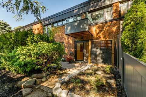 51 Broadfield Drive 32 Toronto ON M9C 5P2