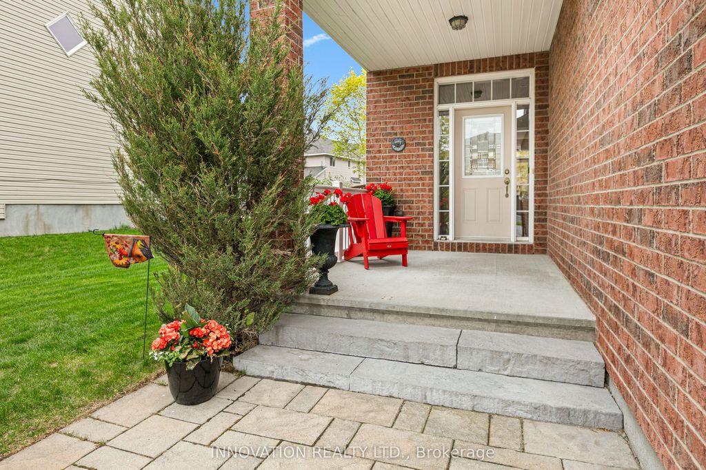 Photo of 372 Kingbrook Drive, Kanata, ON K2M 0G2 (MLS # X13140350)
