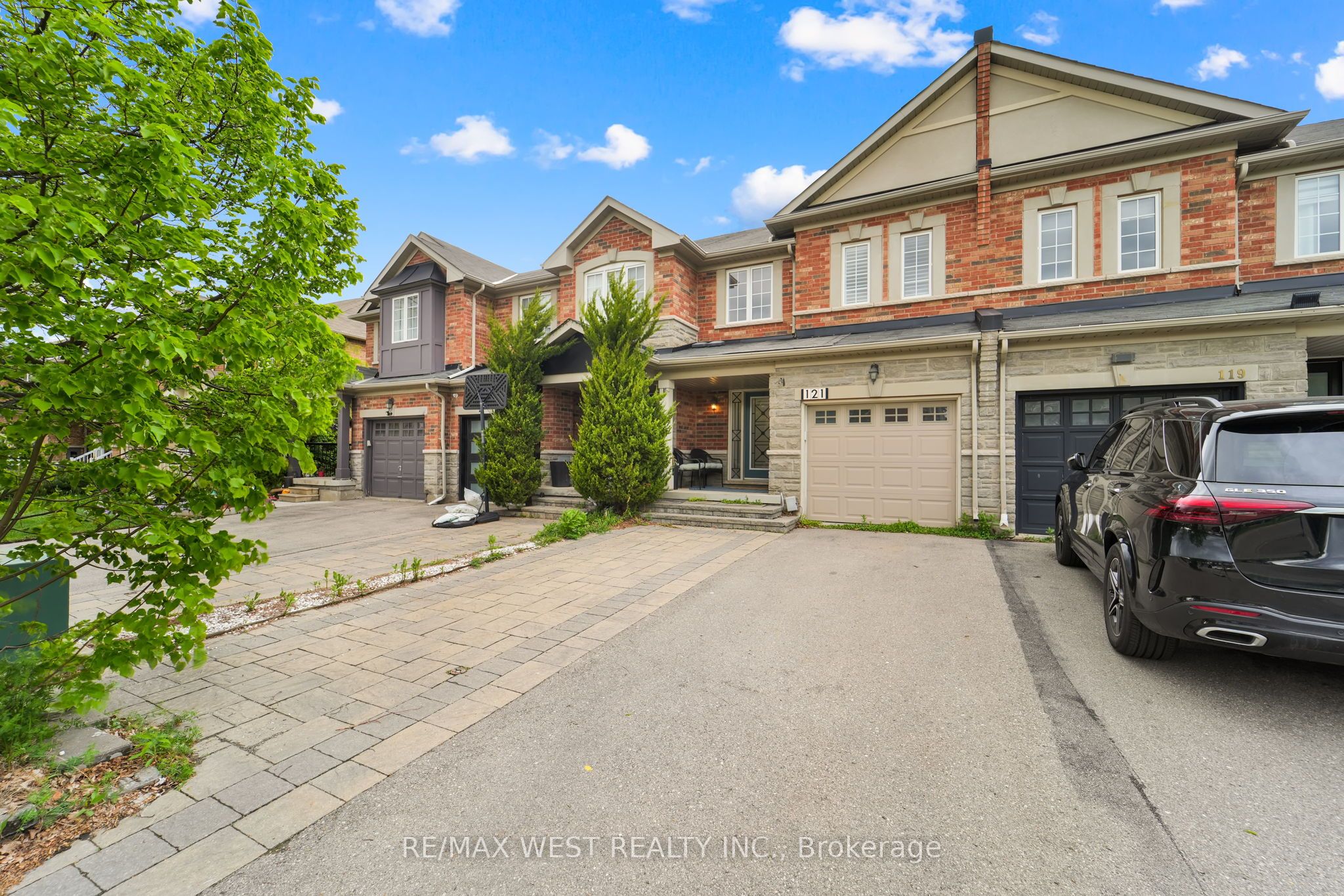 121 Carrier Crescent