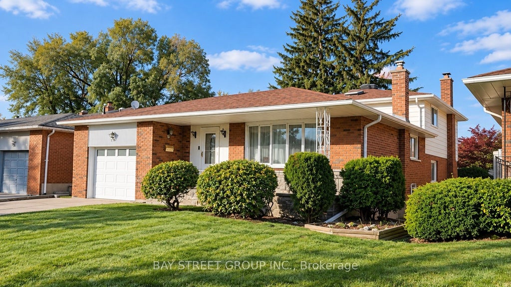 Photo of 936 Scarborough Golf Clu Road, Toronto, ON M1G 1J9 (MLS # E13934396)