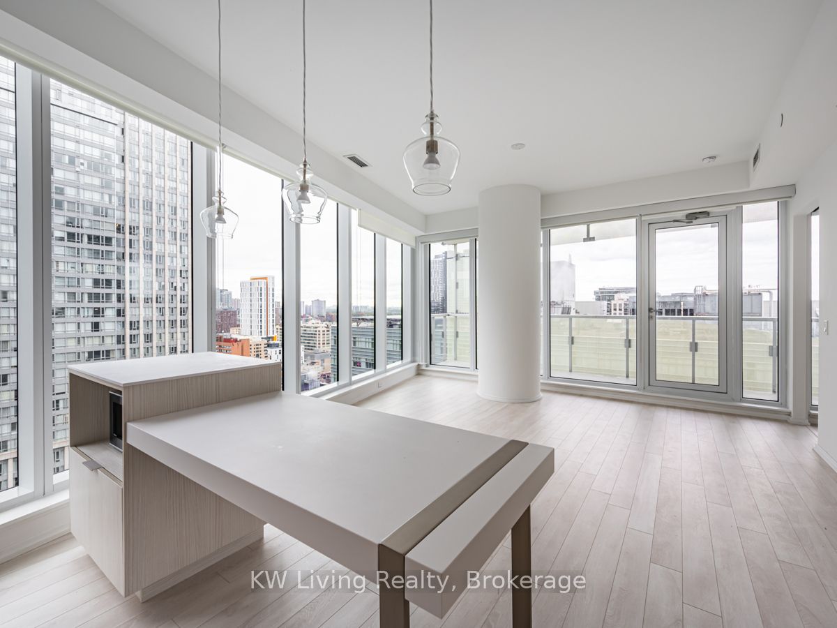 197 Yonge Street 2102