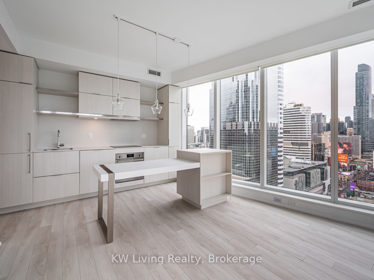197 Yonge Street 2102
