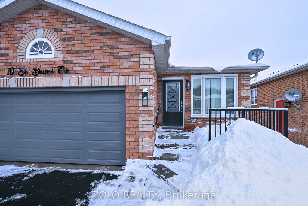 Photo of 10 St. Bruno's Circle, Barrie, ON L4N 0B9 (MLS # S12889060)