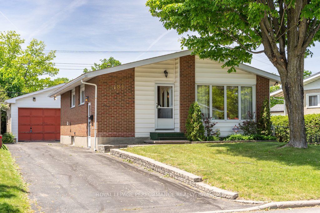 Photo 1 of 41 — 2184 Melfort Street, Elmvale Acres and Area, ON K1G 1H7