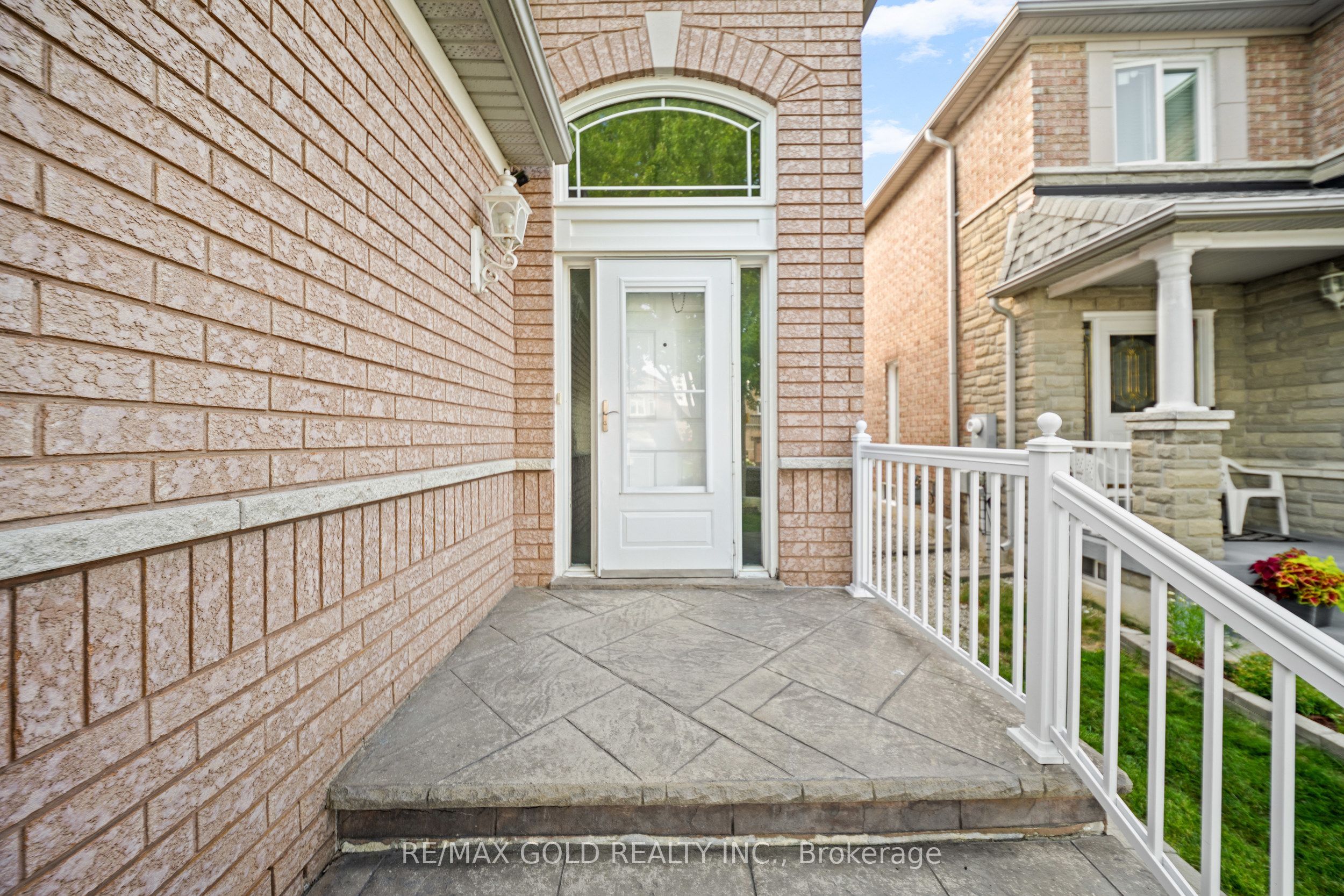 21 Pacific Wind Crescent
