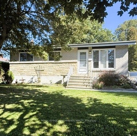 Photo of 418 Bellevue Crescent, Cornwall, ON K6H 5M9 (MLS # X13831156)