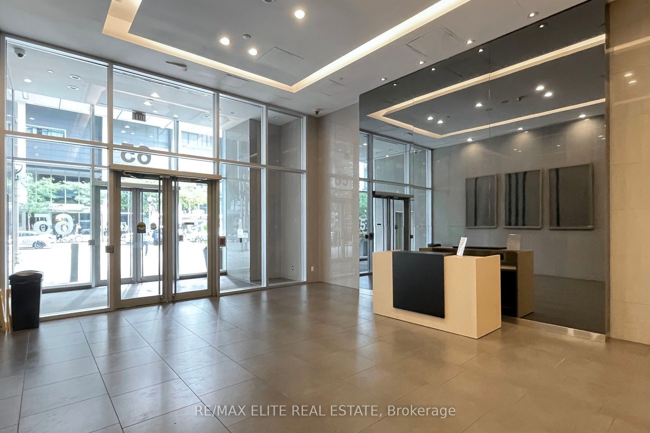 65 Bremner Boulevard 2208