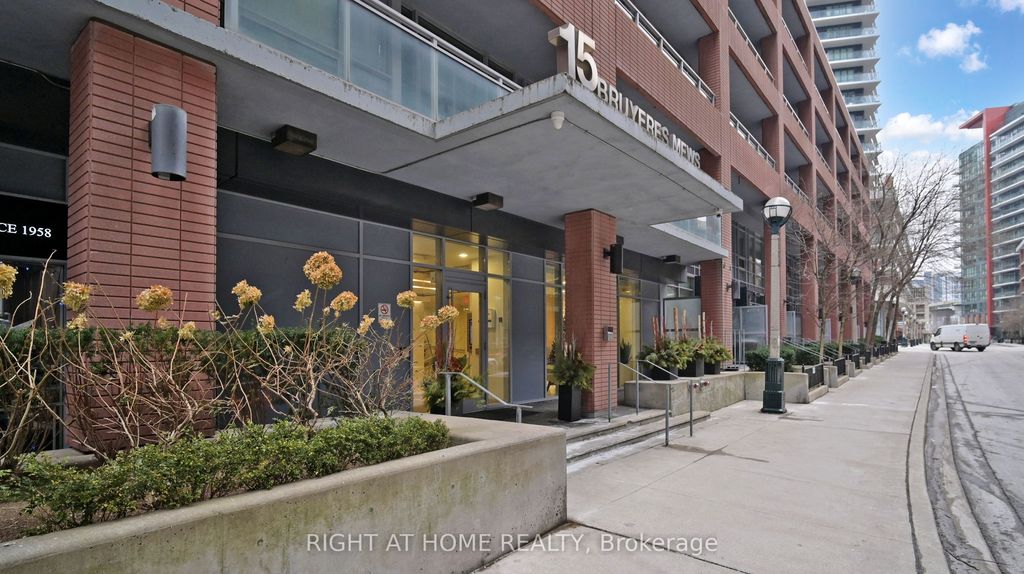 Photo of 15 Bruyeres Mews #Th106, Toronto, ON M5V 0A7 (MLS # C12642638)