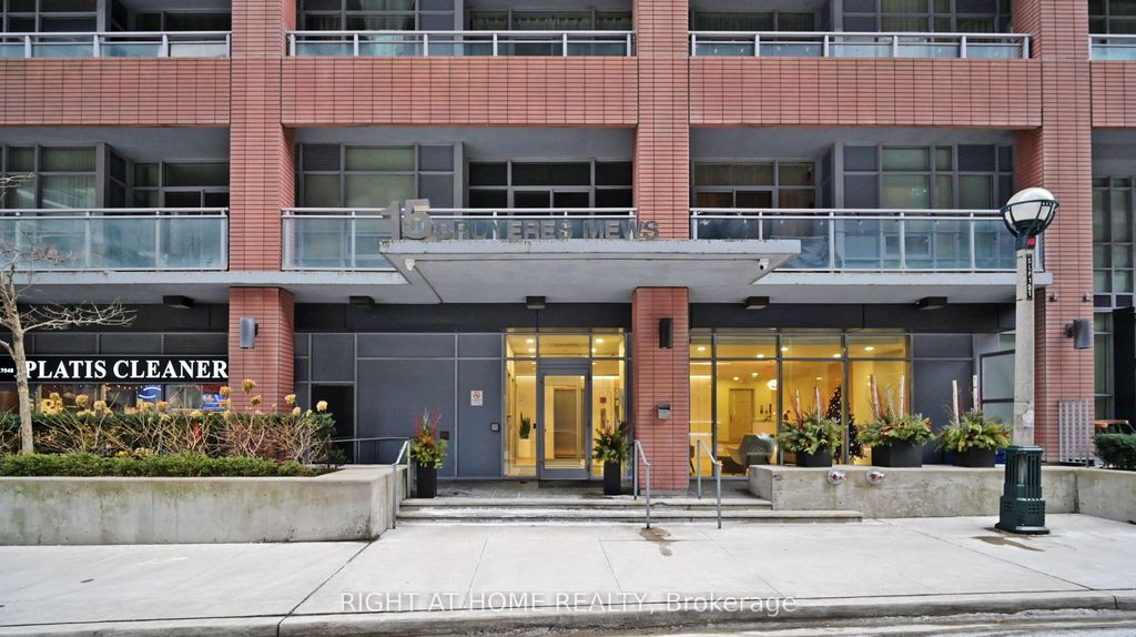 Photo of 15 Bruyeres Mews #Th106, Toronto, ON M5V 0A7 (MLS # C12642638)