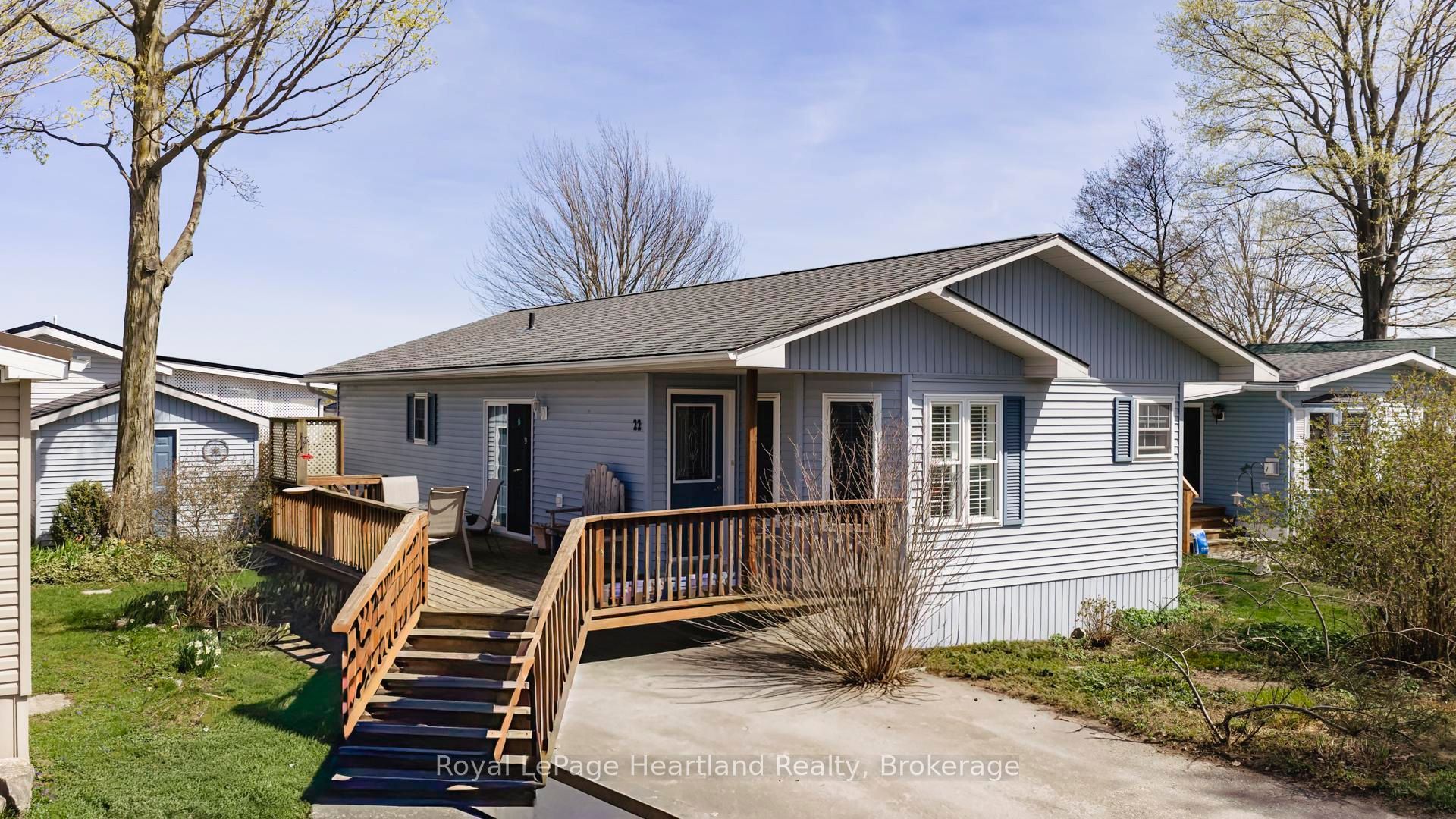 Photo 1 of 32 — 22 ALGONQUIN Lane, Ashfield-Colborne-Wawanosh, ON N7A 3Y3