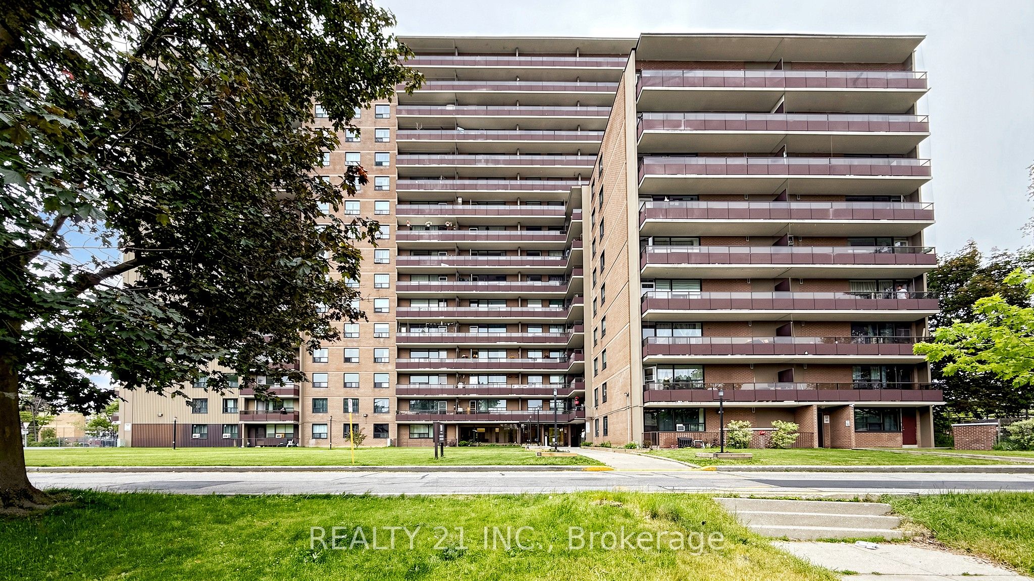 180 Markham Road 819