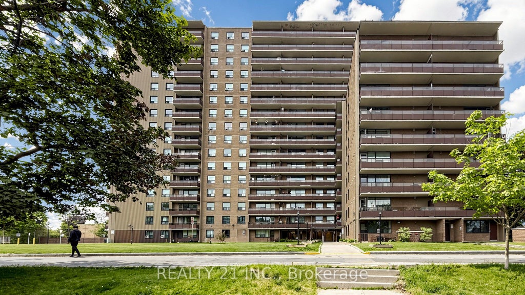 Photo of 180 Markham Road #819, Toronto, ON M1M 2Z9 (MLS # E13749062)
