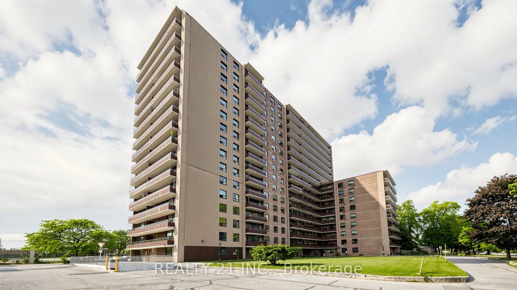 Photo of 180 Markham Road #819, Toronto, ON M1M 2Z9 (MLS # E13749062)