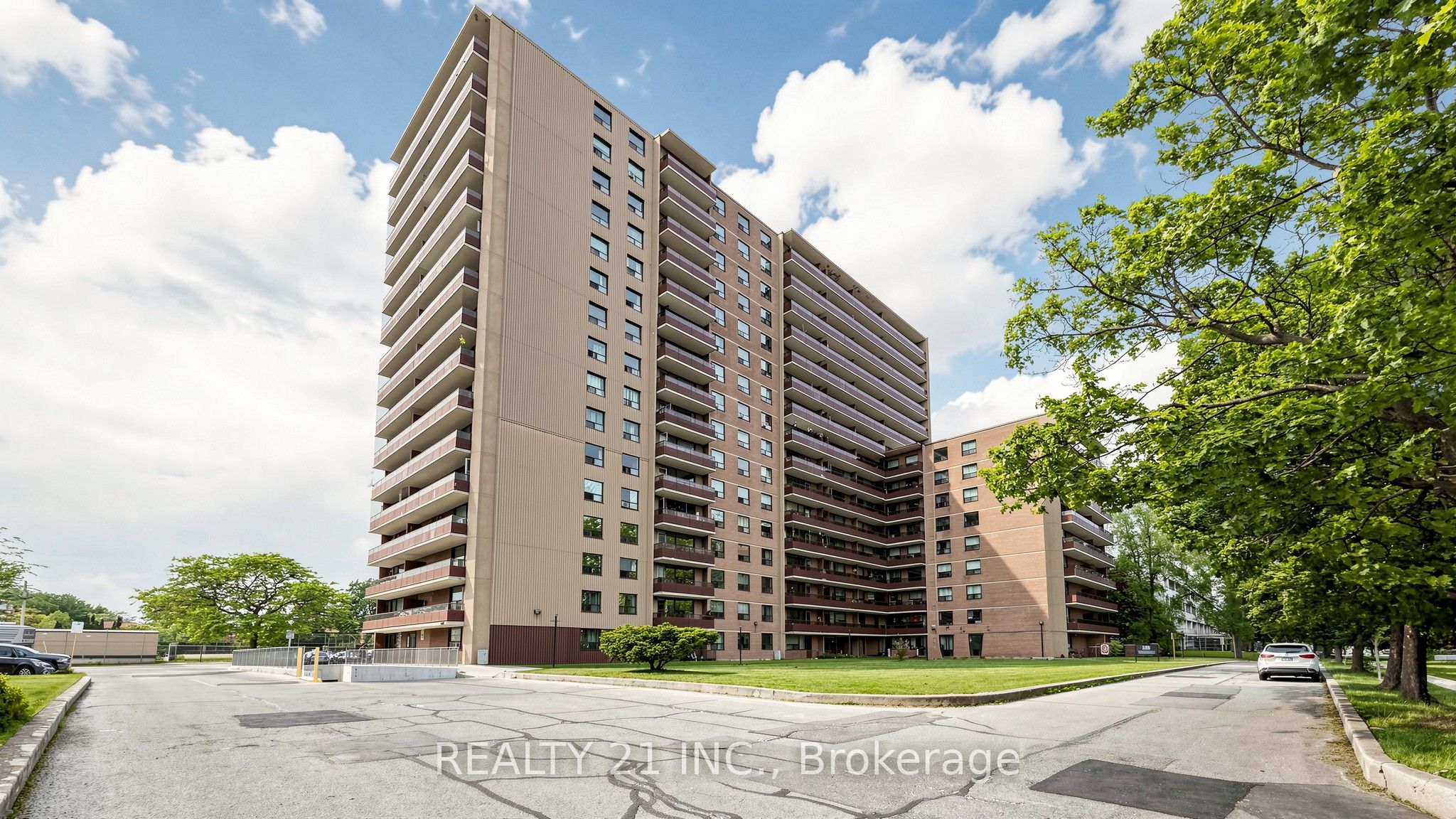 180 Markham Road 819