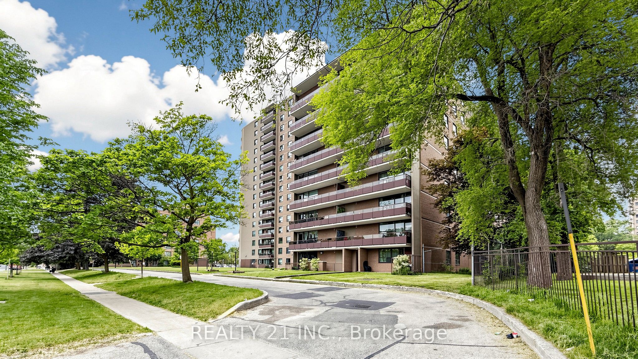 180 Markham Road 819