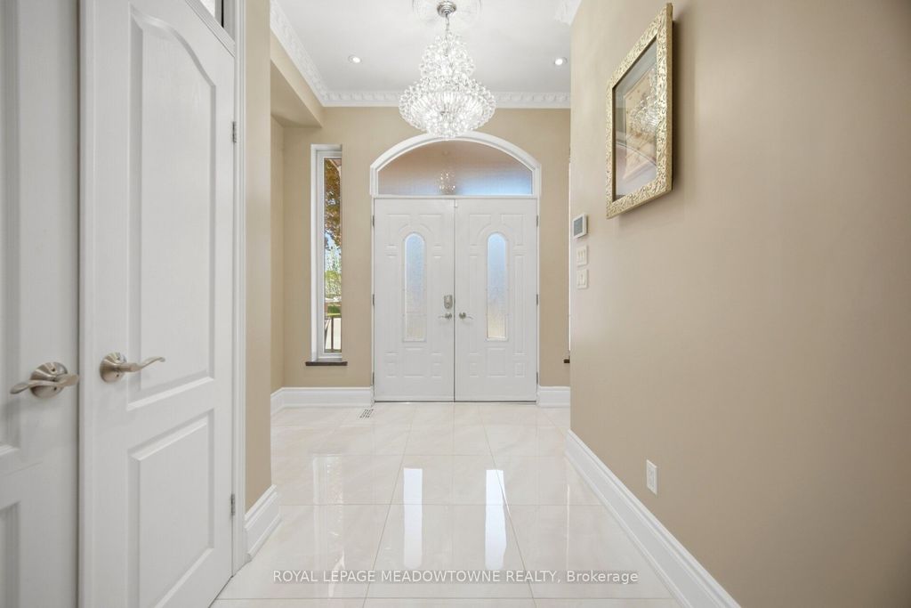 Photo of 2 The Keanegate Street, Toronto, ON M9B 2B4 (MLS # W13167508)