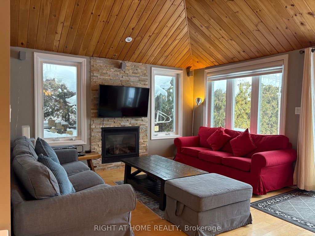 Photo of 407 Limerick Street, Innisfil, ON L0L 1K0 (MLS # N12734460)