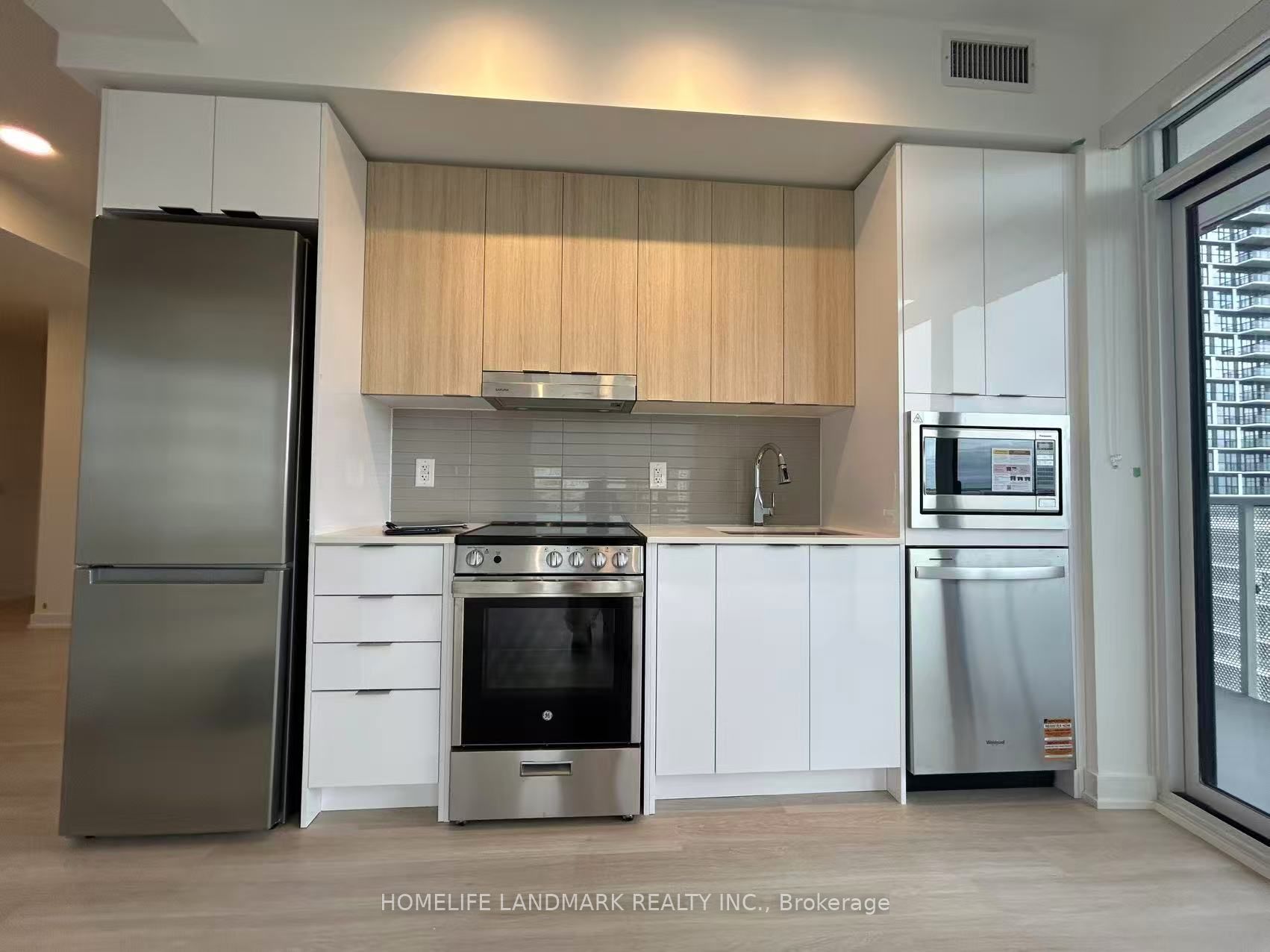 5105 Hurontario Street 708