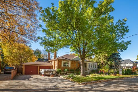 1 Aintree Court Toronto ON M8W 2E1