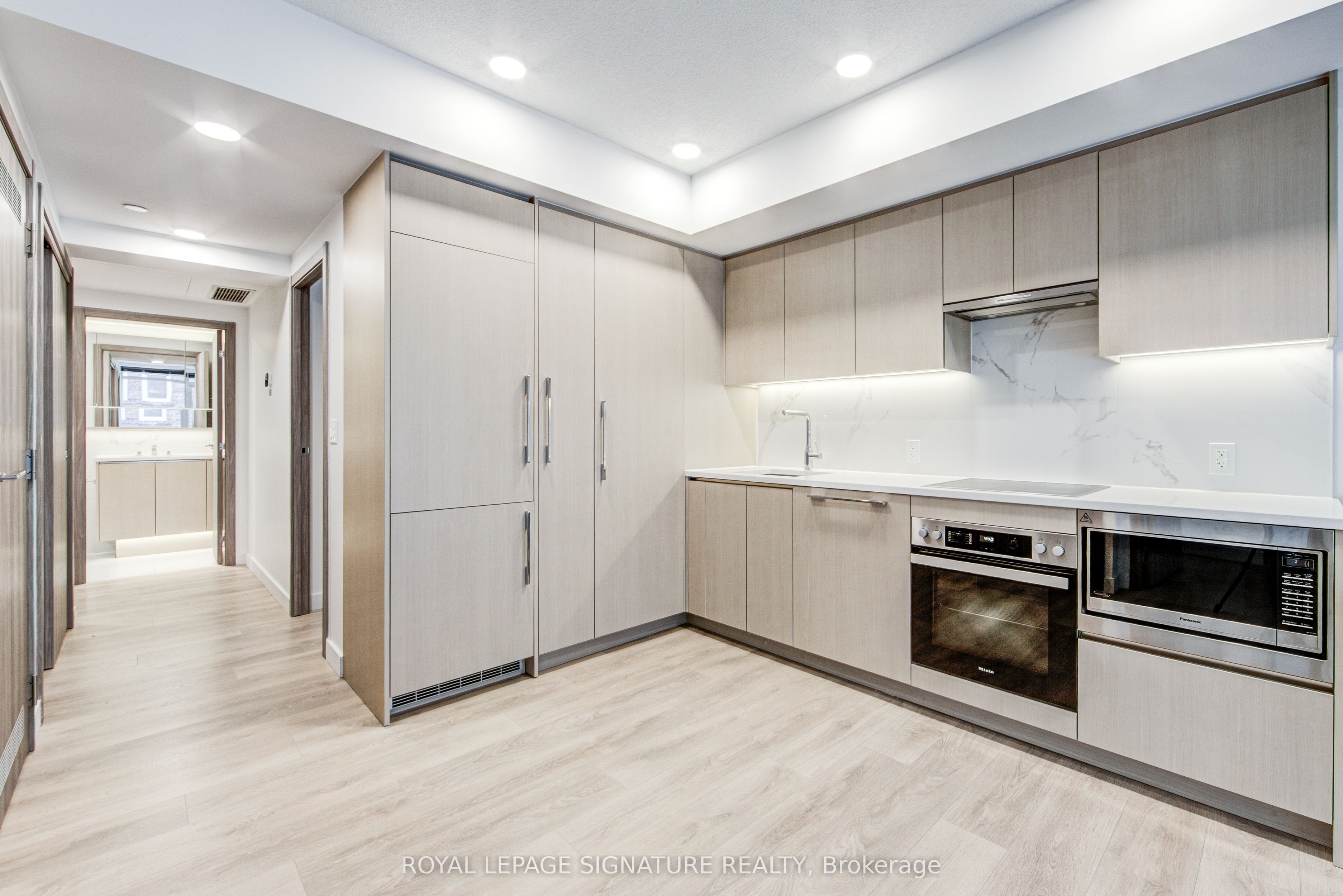 38 Widmer Street 706
