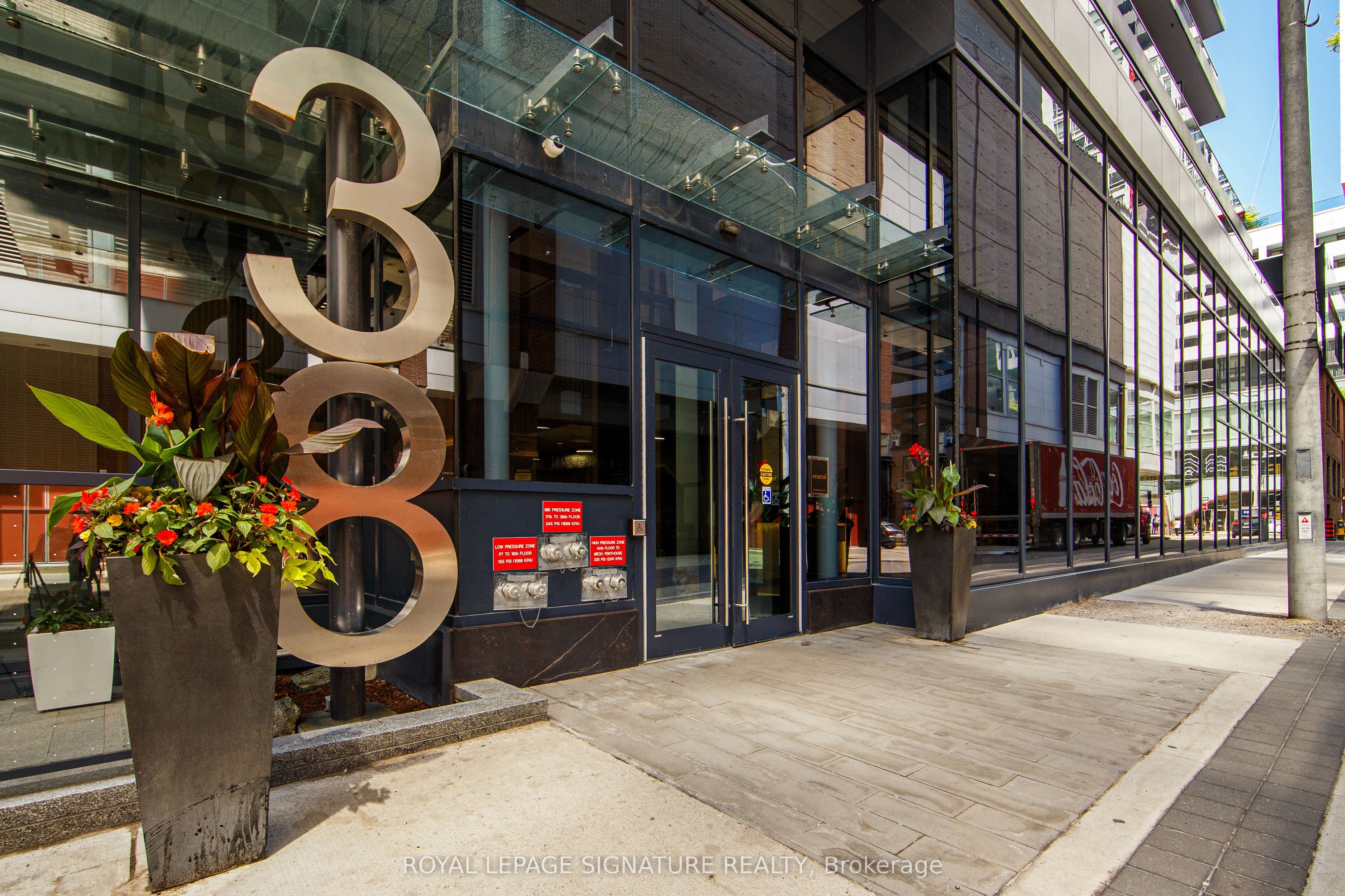 38 Widmer Street 706