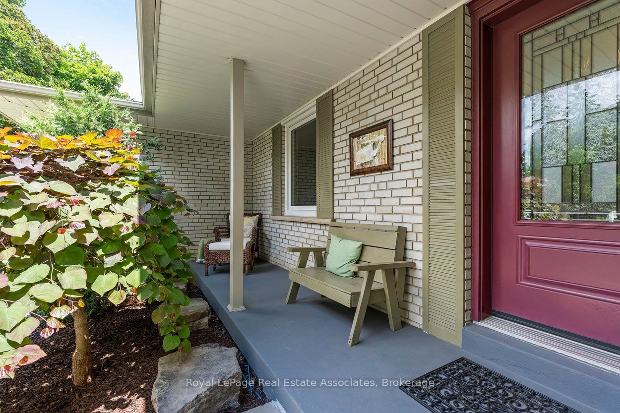 206 Elizabeth Street S