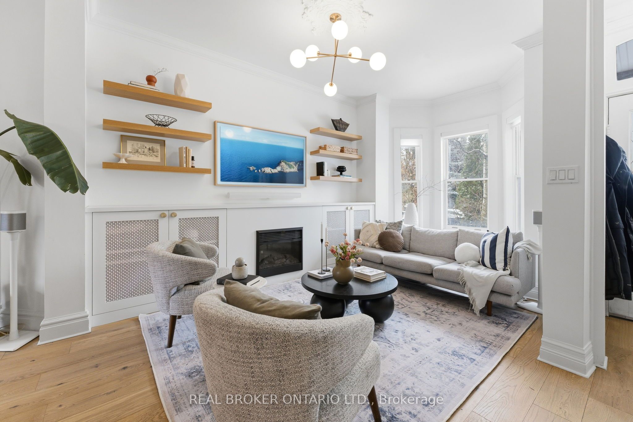 360 Wellesley Street E