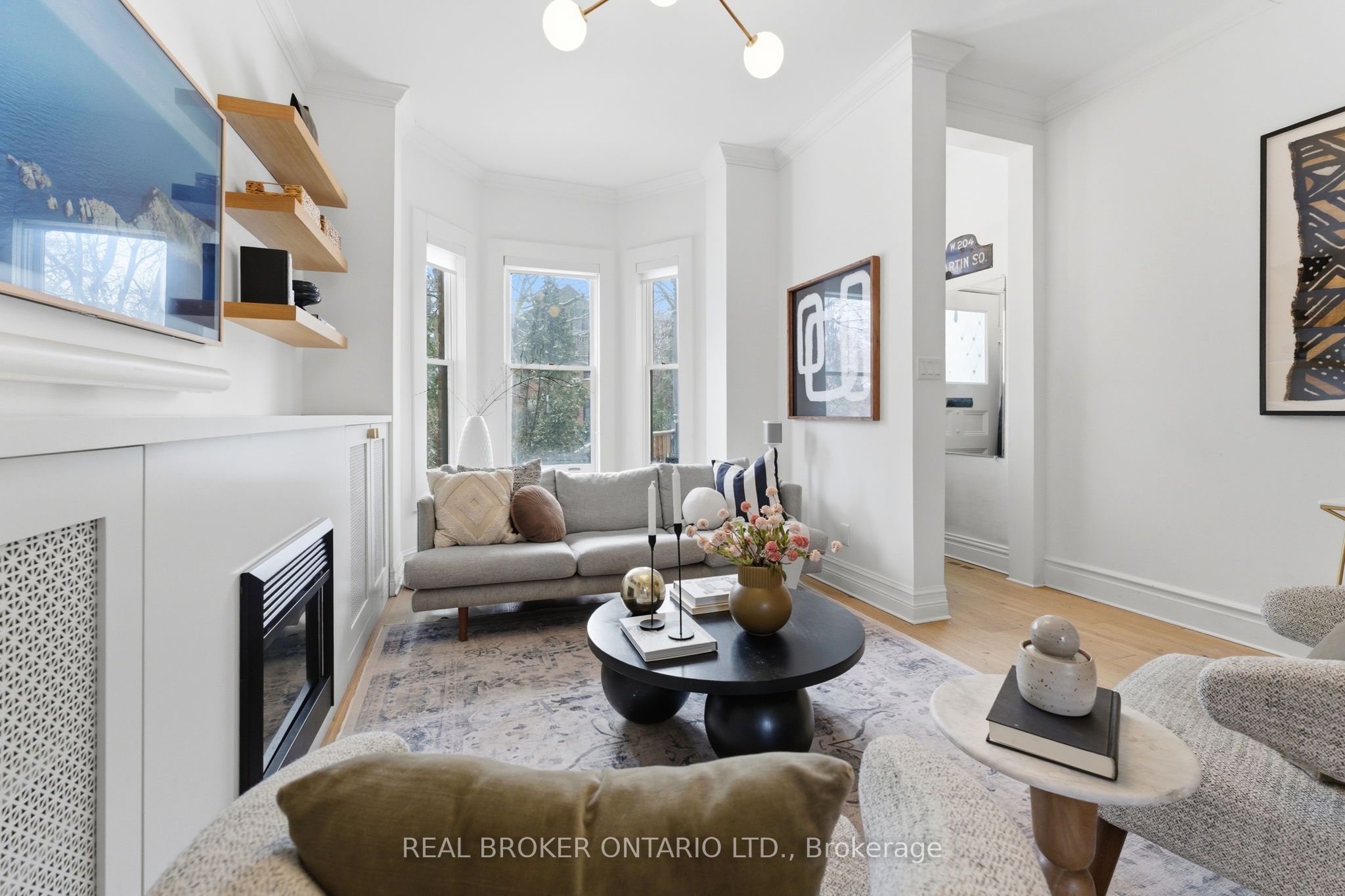 360 Wellesley Street E