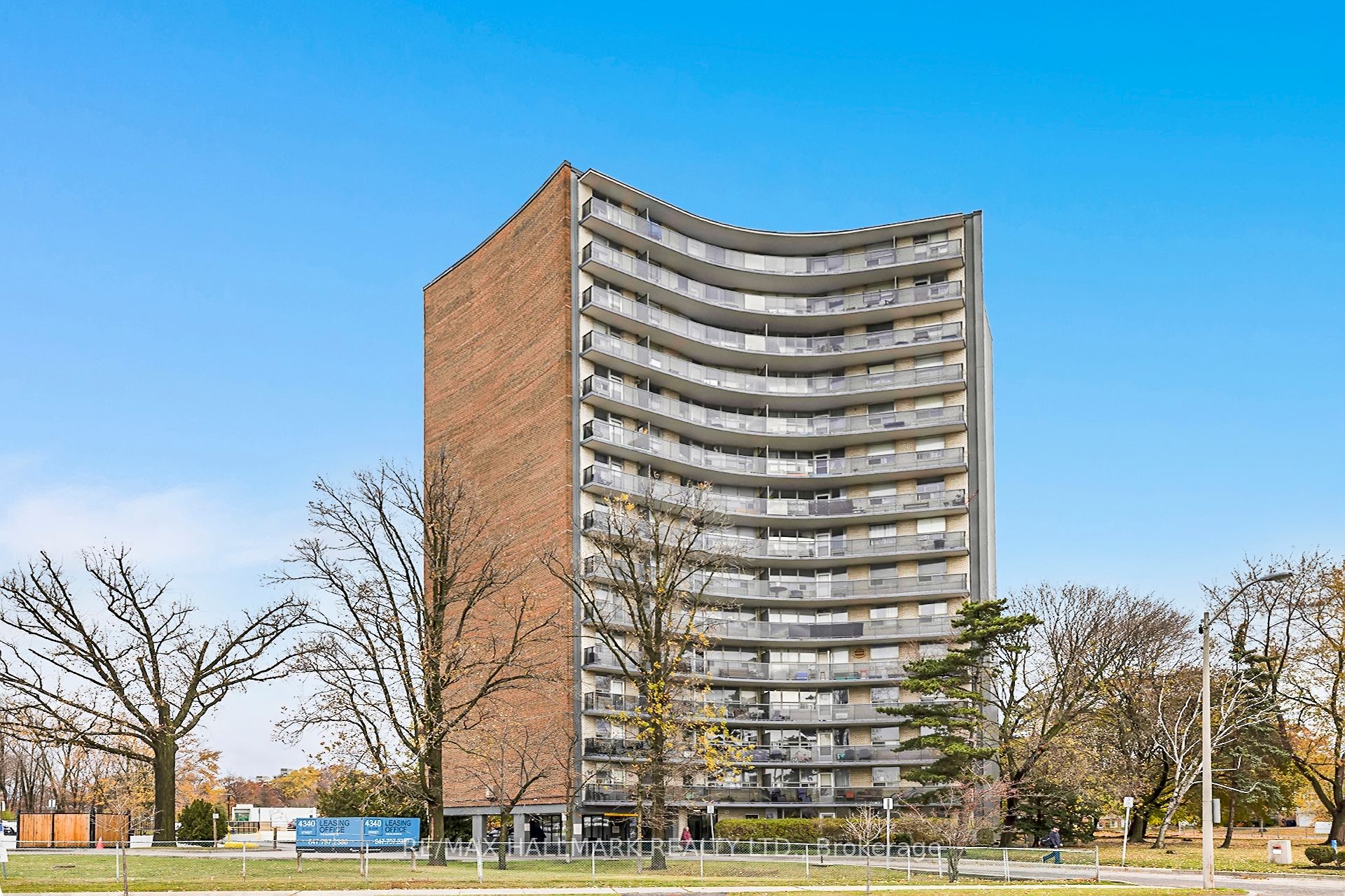 4340 Bloor Street W 505