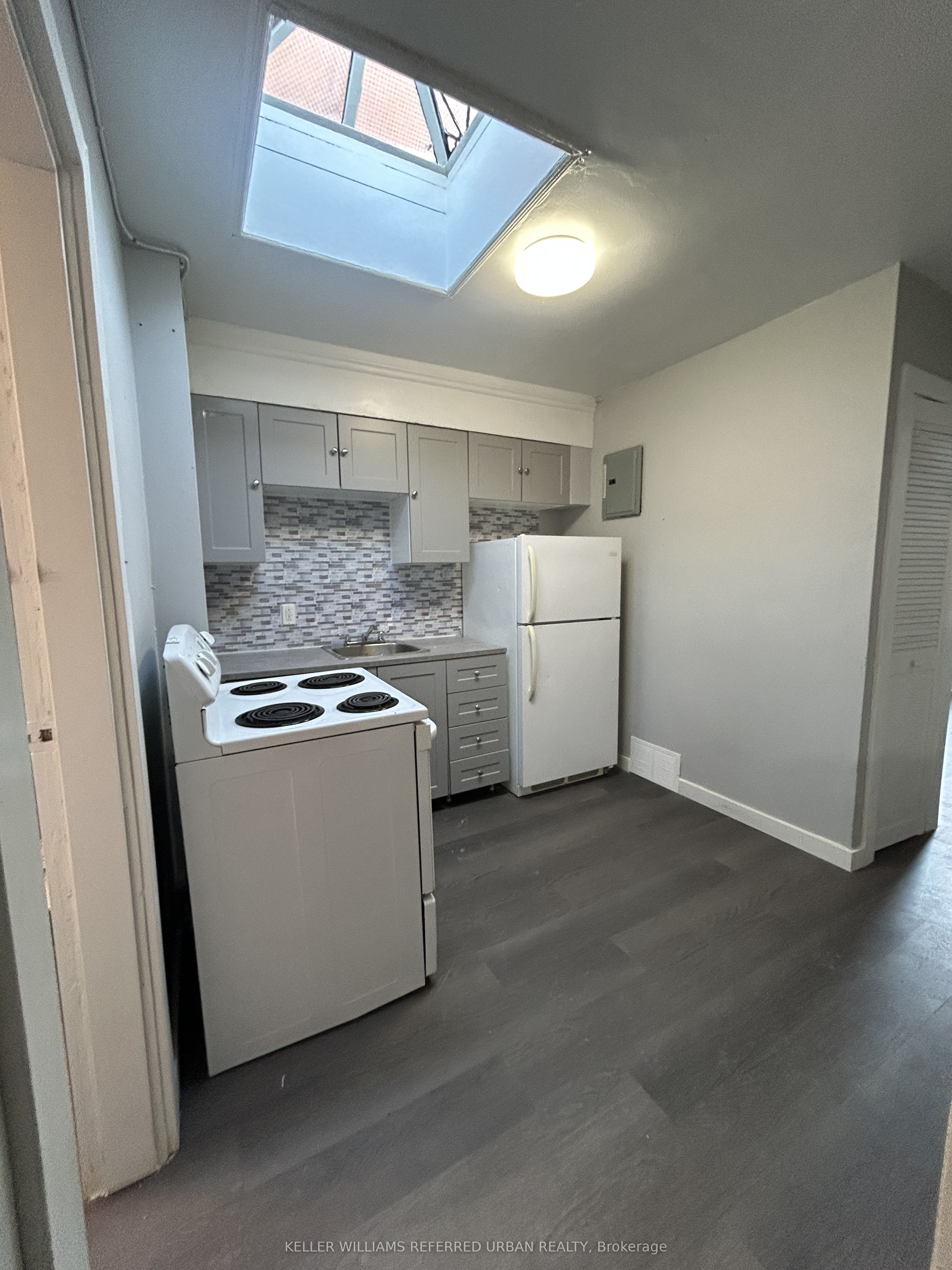 10140 Yonge Street 5