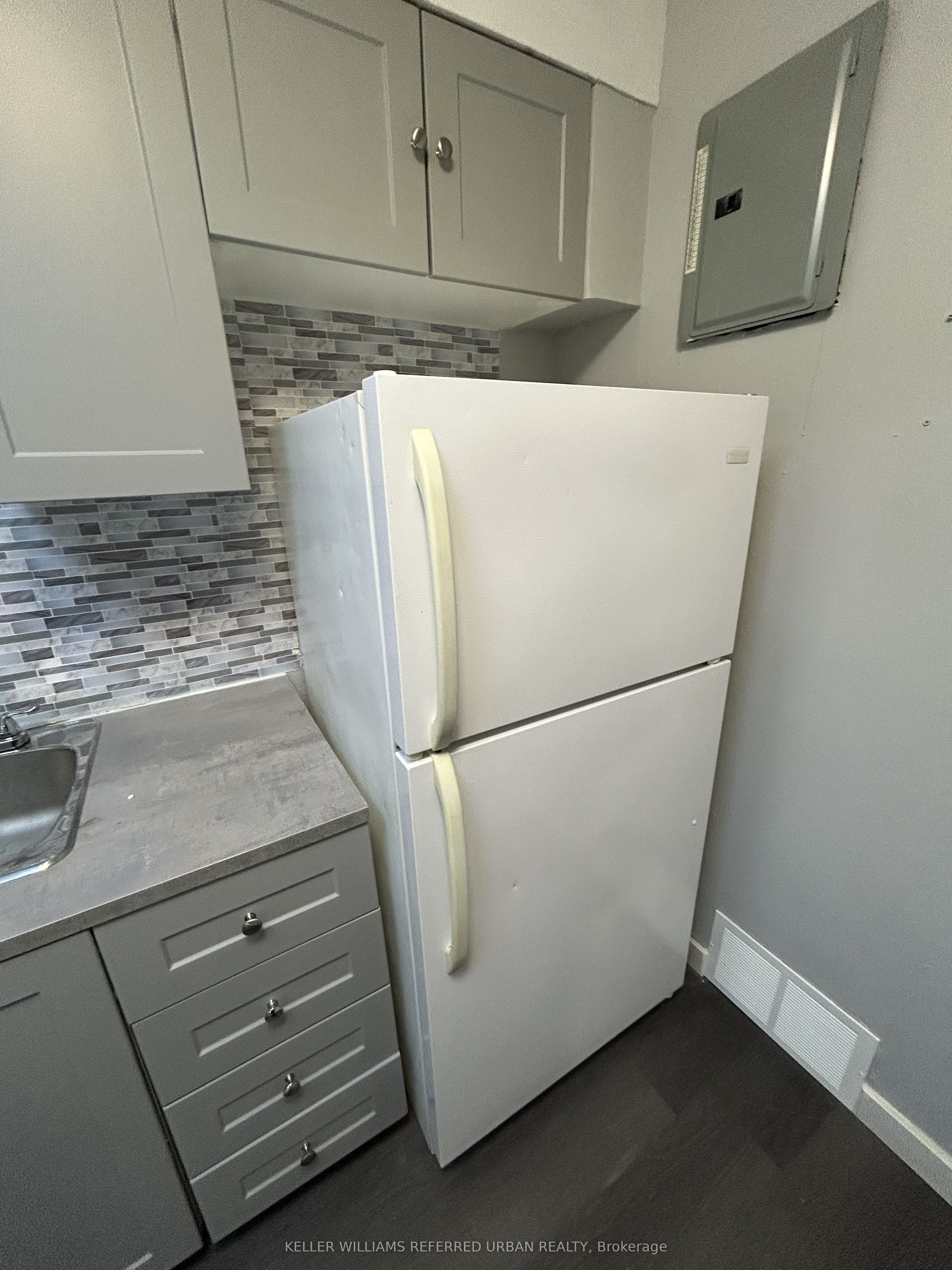 10140 Yonge Street 5