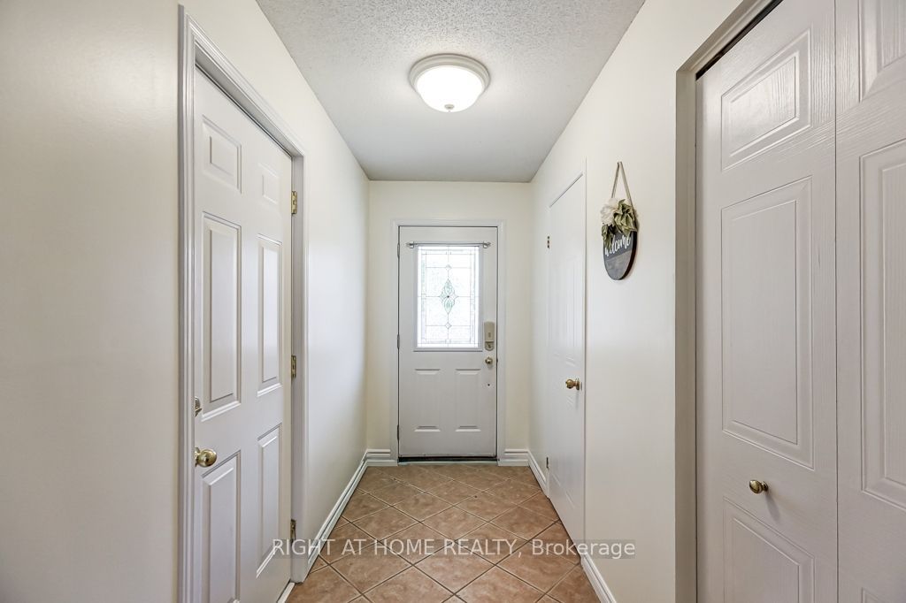 Photo of 402 Lausanne Crescent, Waterloo, ON N2T 2X6 (MLS # X13181580)