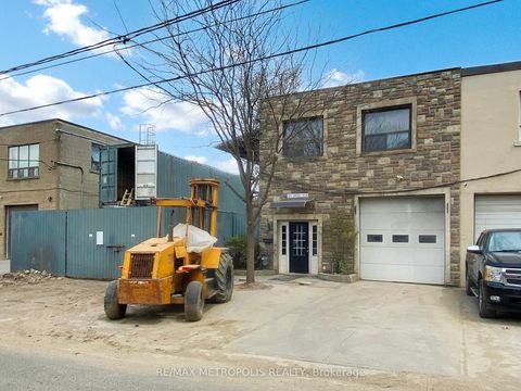 48 Hyde Avenue Toronto ON M6M 1J4