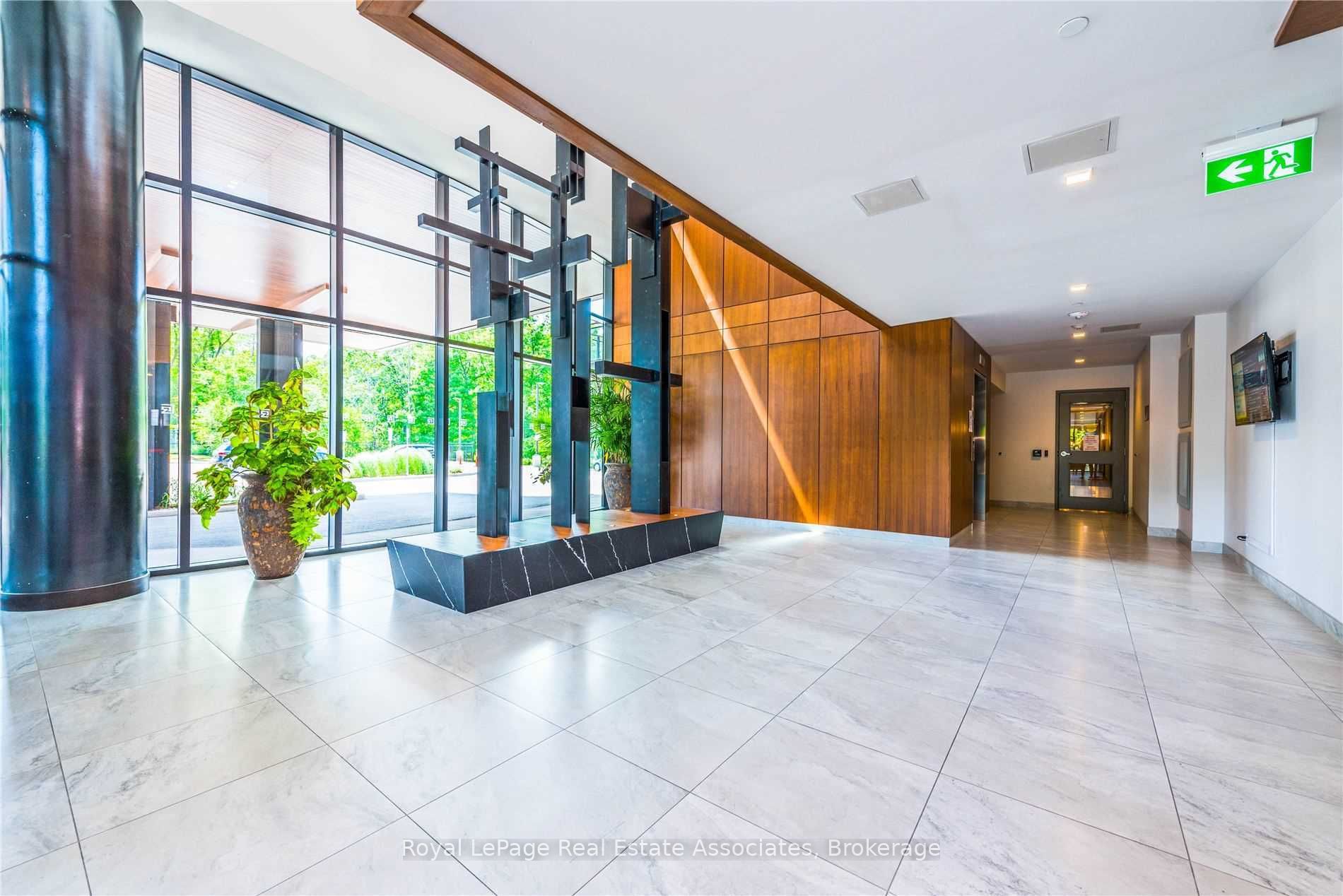 1575 Lakeshore Road W 141