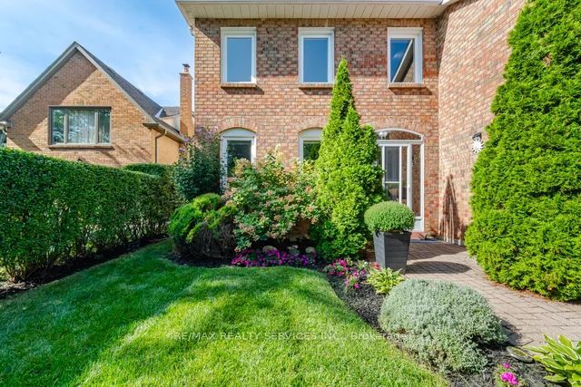 20 Noontide Court