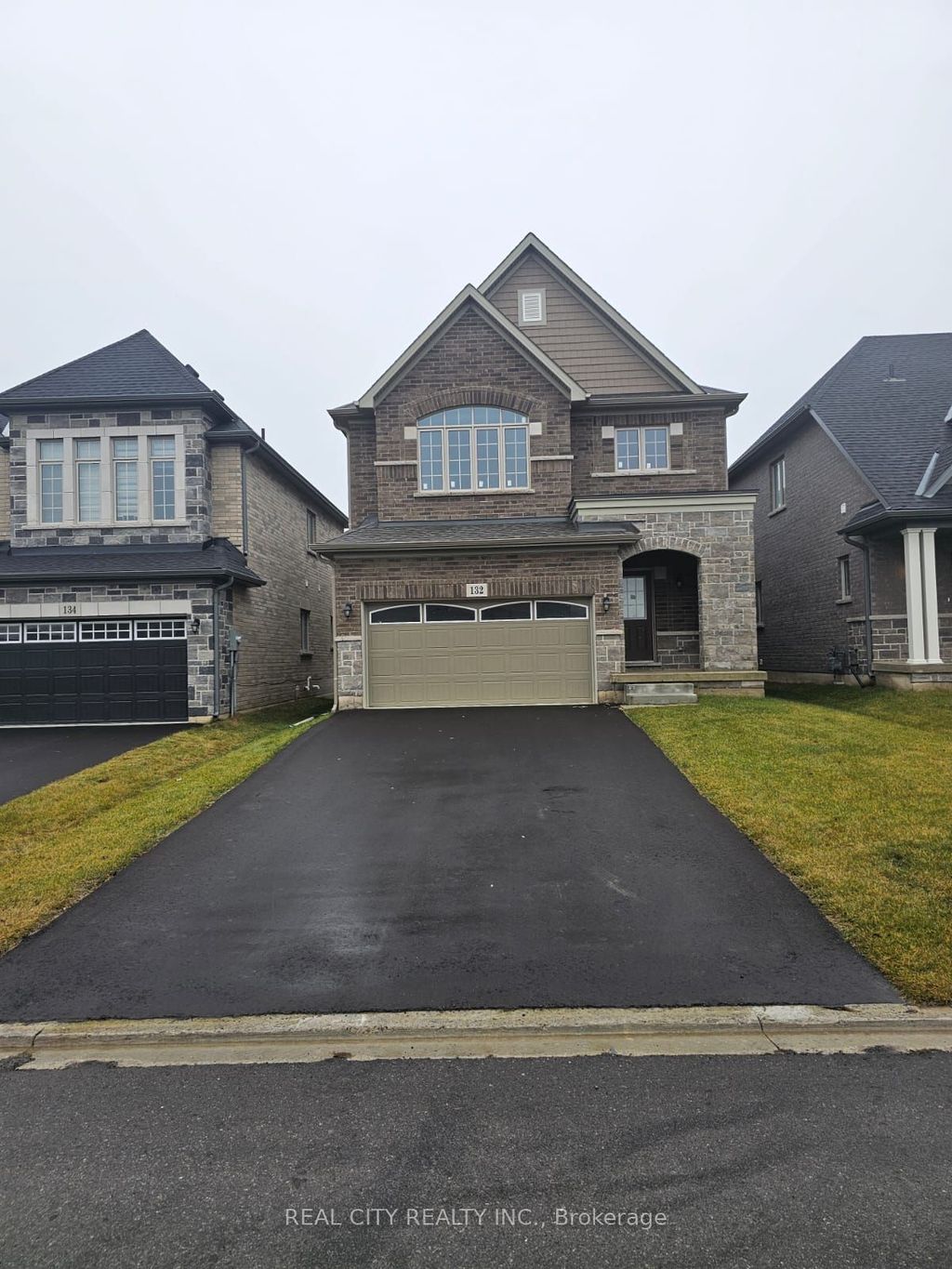 Photo of 132 Sunset Way, Thorold, ON L0S 1A0 (MLS # X12657930)