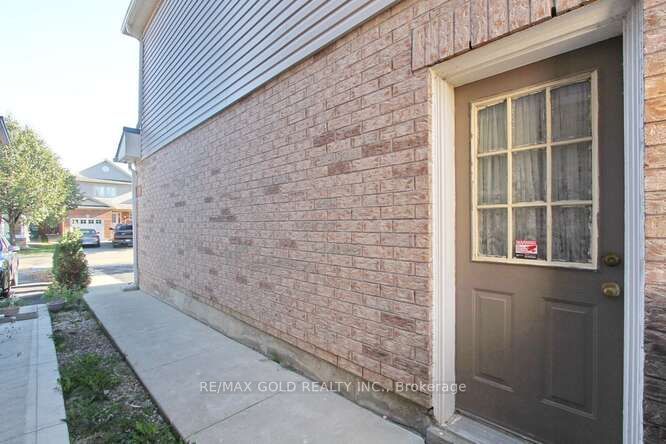 88 Ridgemore Crescent