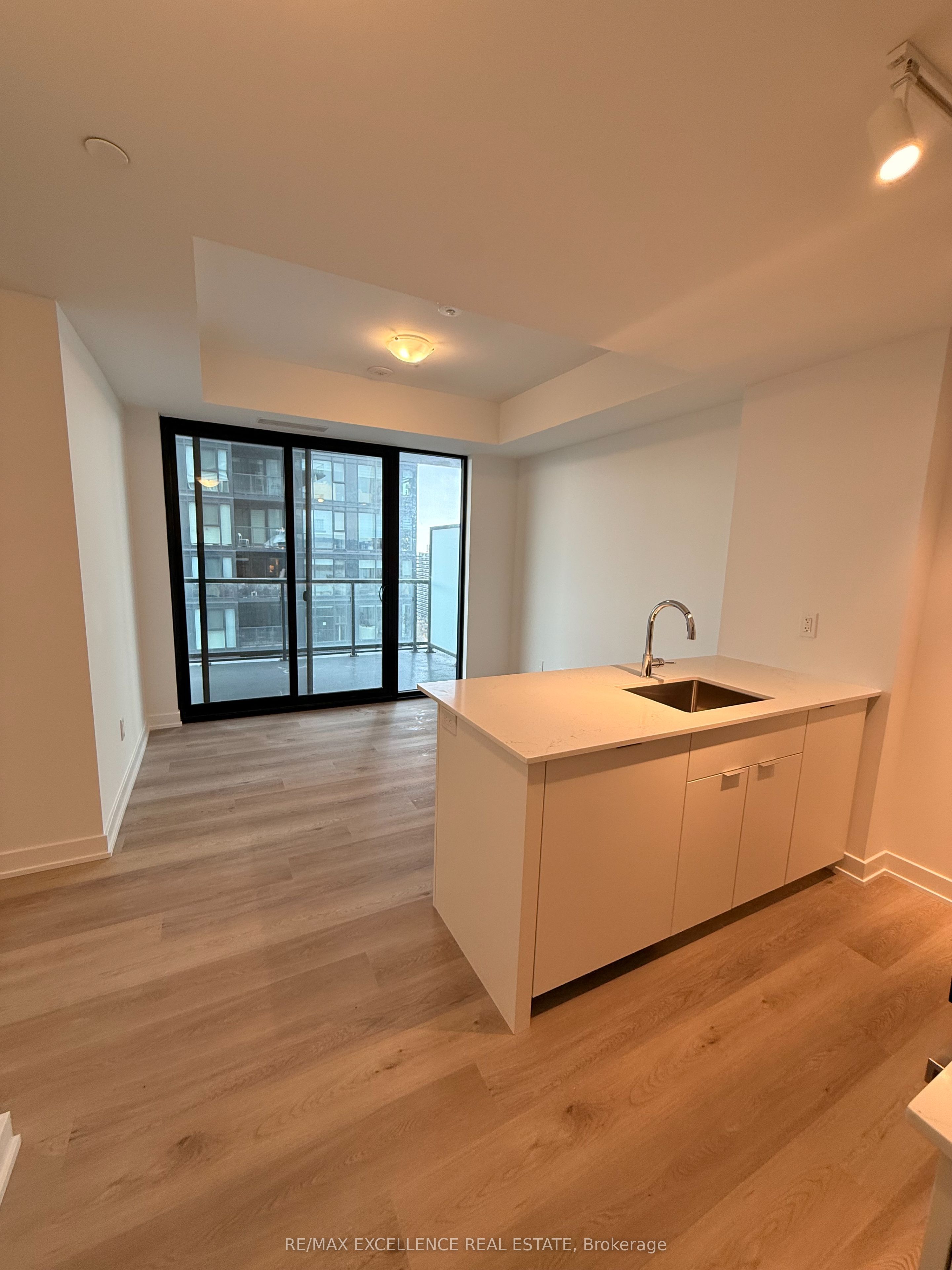 2075 Lakeshore Road 1403