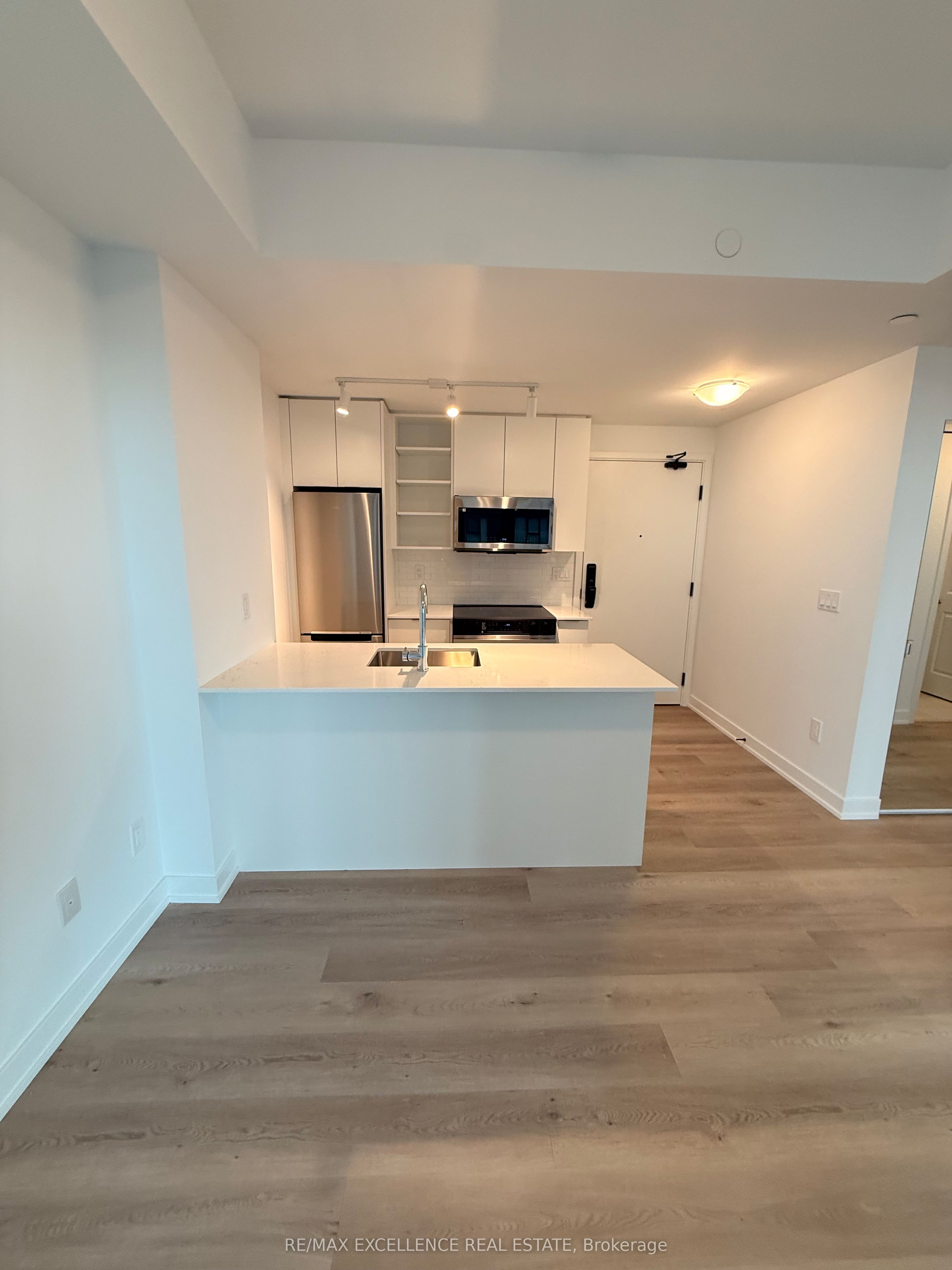 2075 Lakeshore Road 1403