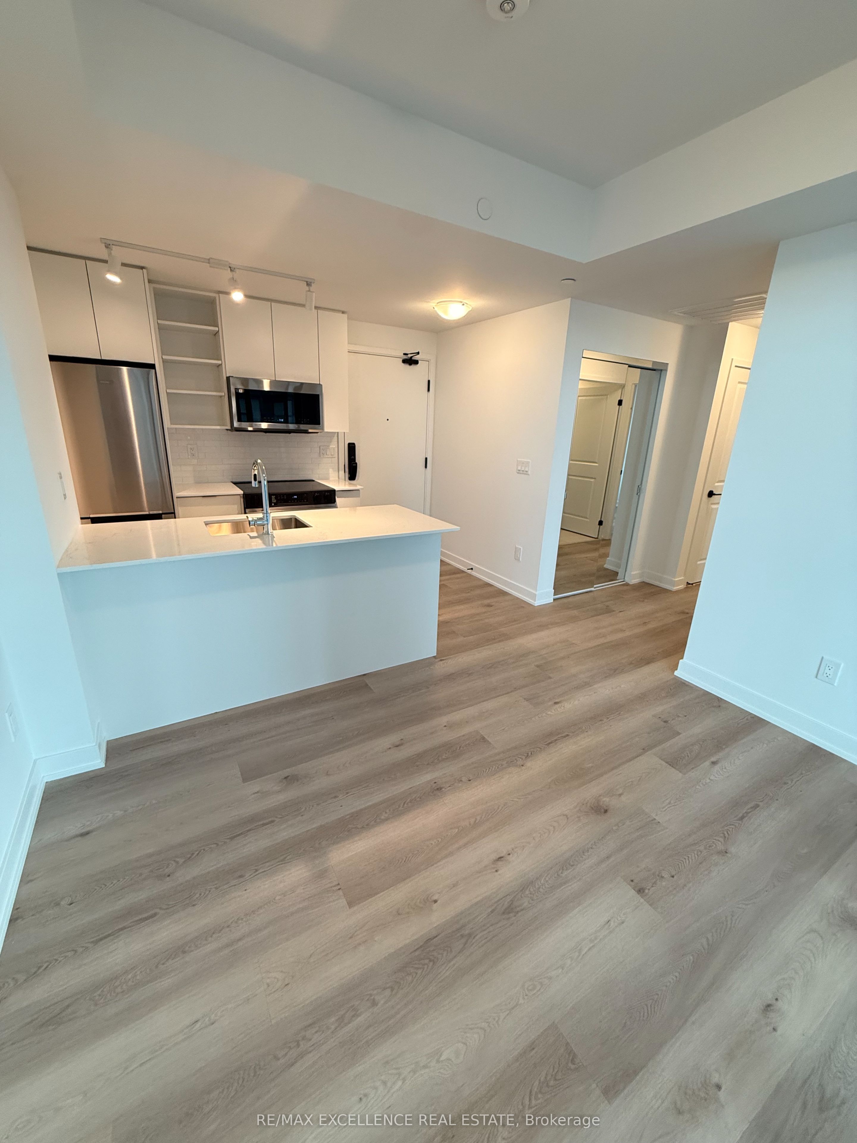 2075 Lakeshore Road 1403