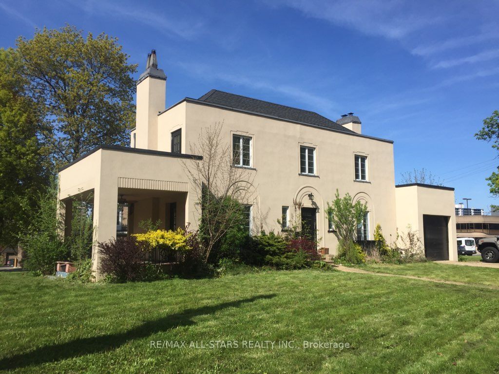 Photo of 1 St James Place, Hamilton, ON L8P 2N4 (MLS # X12649182)