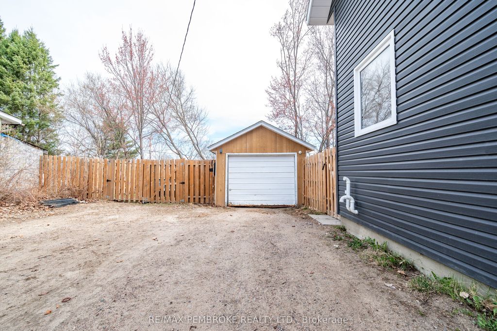 Photo of 15 Alder Crescent, Deep River, ON K0J 1P0 (MLS # X13073354)